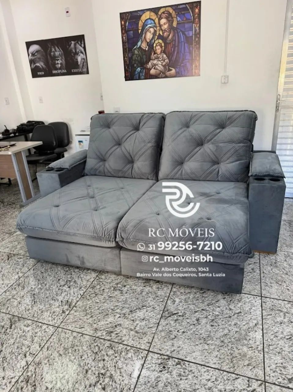 Sofá Retrátil Reclinável Cuiabá com Porta Copos D33 Molas Ensacadas - Foto 2