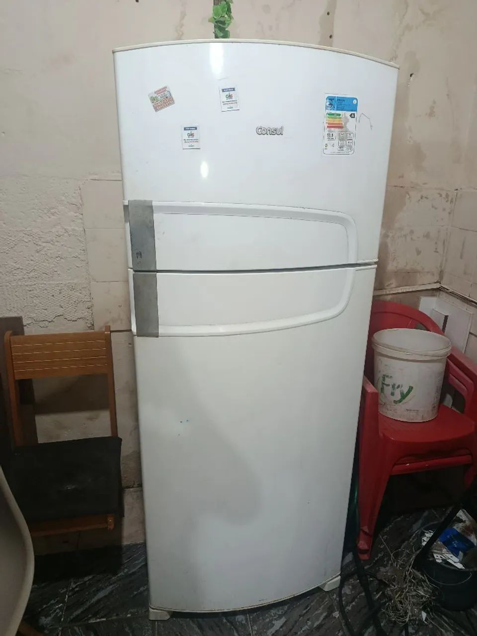 Vendo geladeira com defeito 