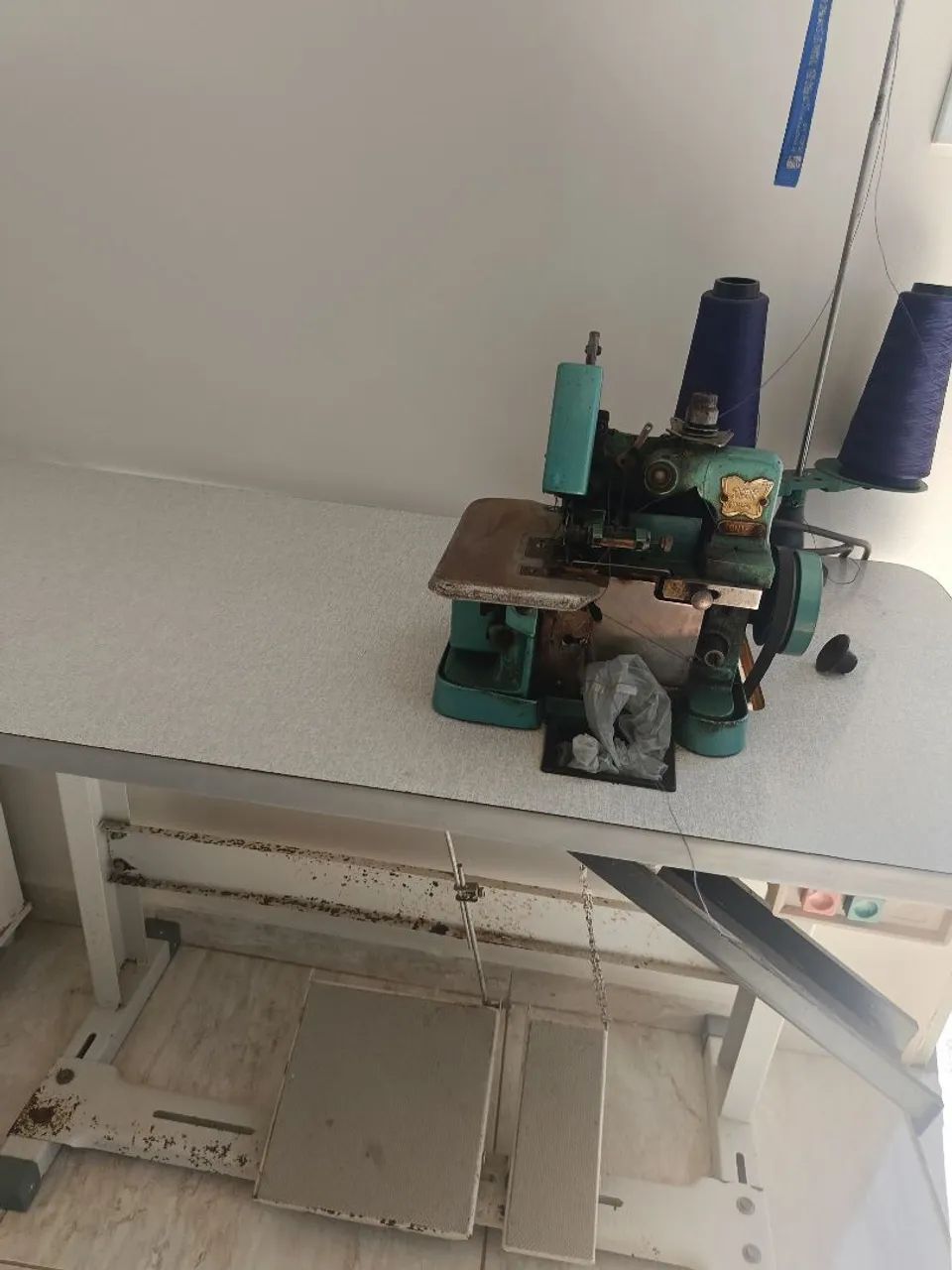 Máquina overloque e reta caseira 