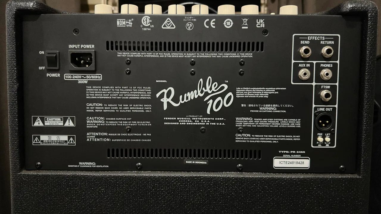 Fender Rumble 100 V3 em Excelente estado  - Foto 4