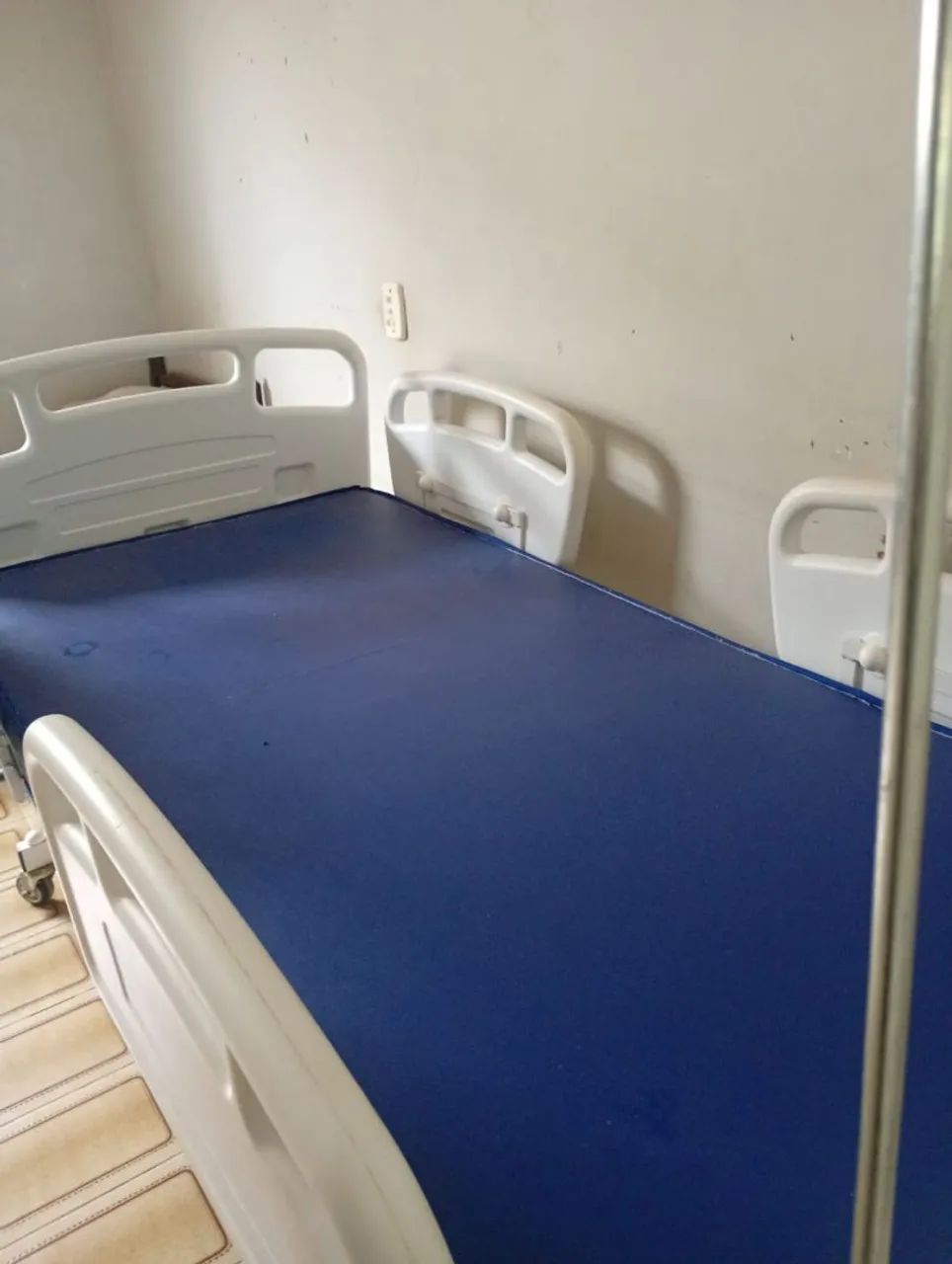 Cama hospitalar com colchão  - Foto 4
