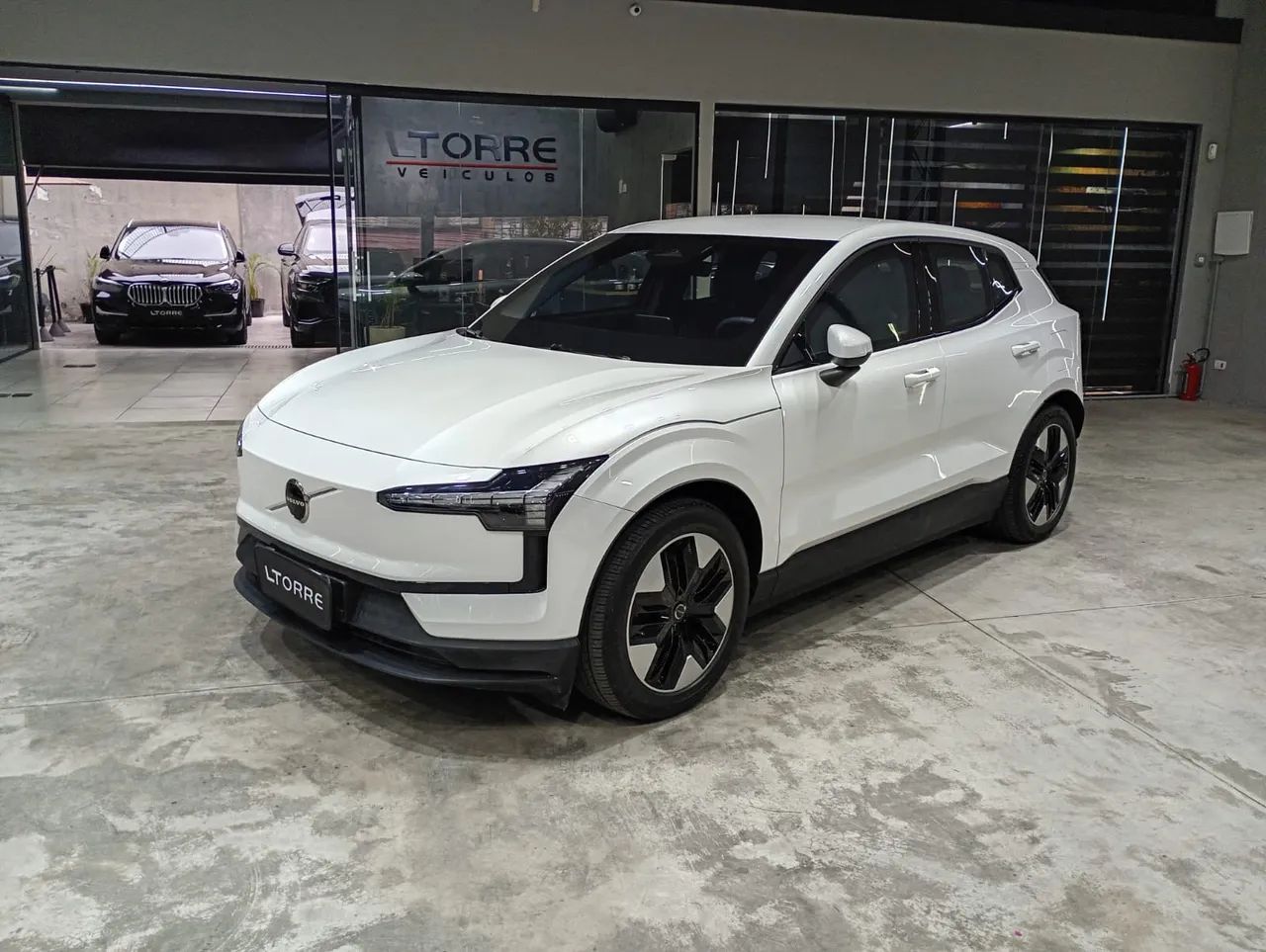Volvo EX30 E40 Core (elétrico) 2025