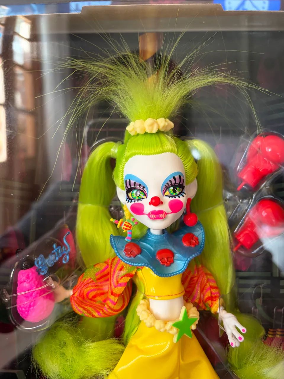 Boneca Monster high Skullector Killer Klowns Palhaça lacrada  - Foto 2