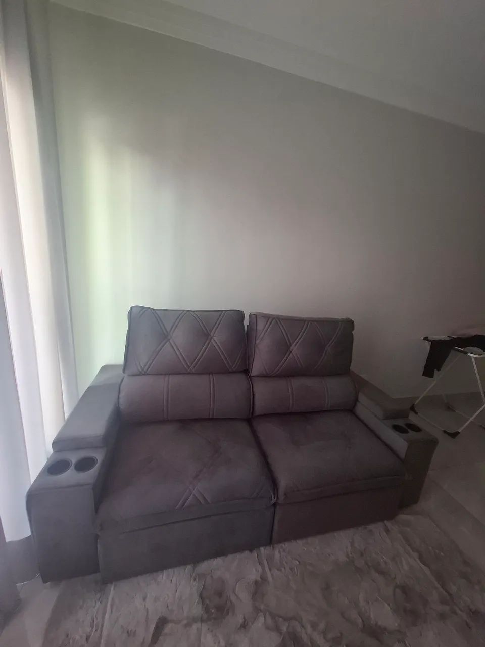 sofa retratil com porta copo
