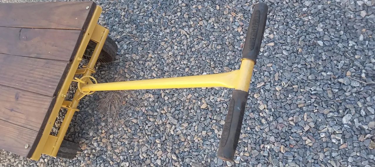 Um carrinho  plataforma  para cargas para 300 kilos  - Foto 4