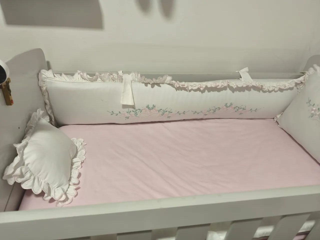 Berço, Kit berço, Poltrona com apoio e Cadeirinha de balanço 