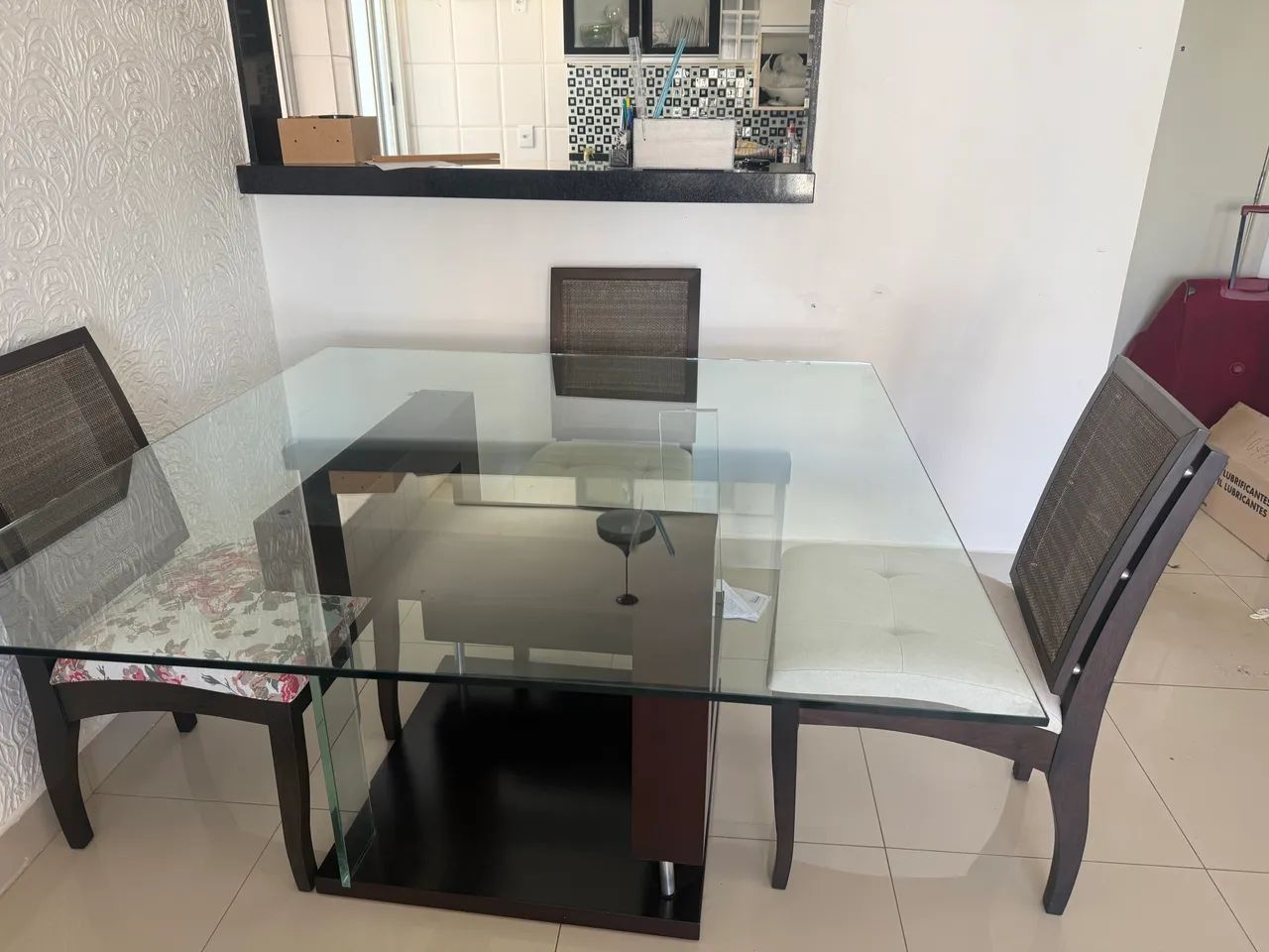 Mesa Germán em madeira e tampo de vidro  - Foto 3
