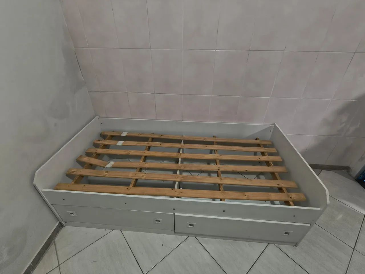 VENDO CAMA DE SOLTEIRO COM COLCHÃO  - Foto 2
