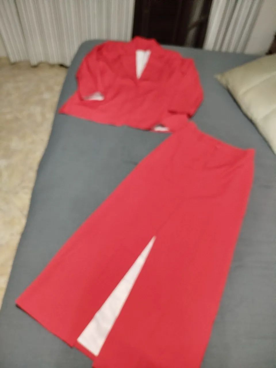 Conjunto alfaiataria vermelho saia e blazer  - Foto 2
