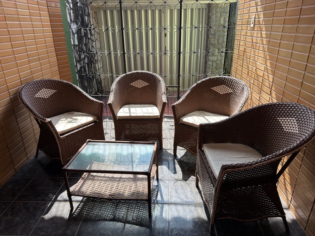 Vendo conjunto de cadeira para área 
