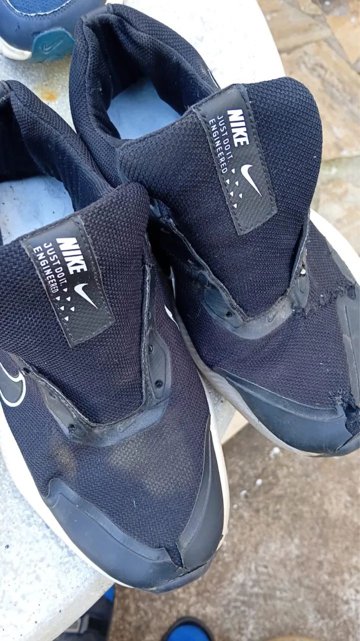 4 tênis Nike usados.  - Foto 2