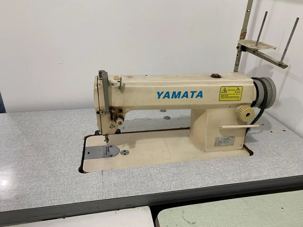 Overlock Galoneira e máquina reta - Foto 2