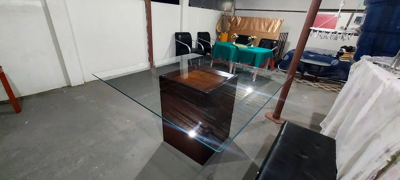 Mesa jantar 8 lugares quadrado e vidro temperado, base madeira.  - Foto 4