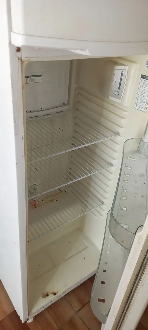 Geladeira com defeito  - Foto 3