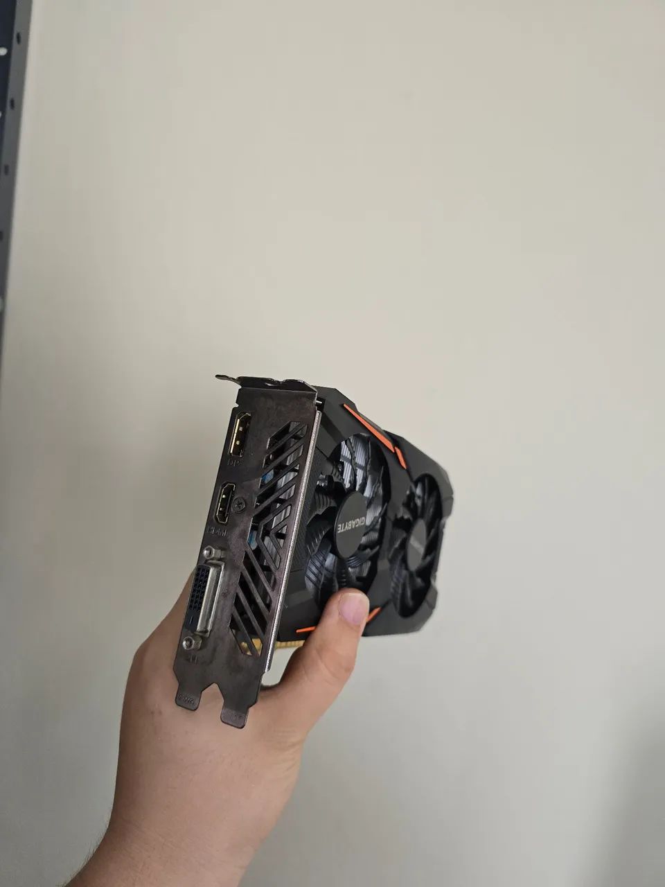 Placa de vídeo GTX 1050 TI 4GB GIGABYTE - Foto 2