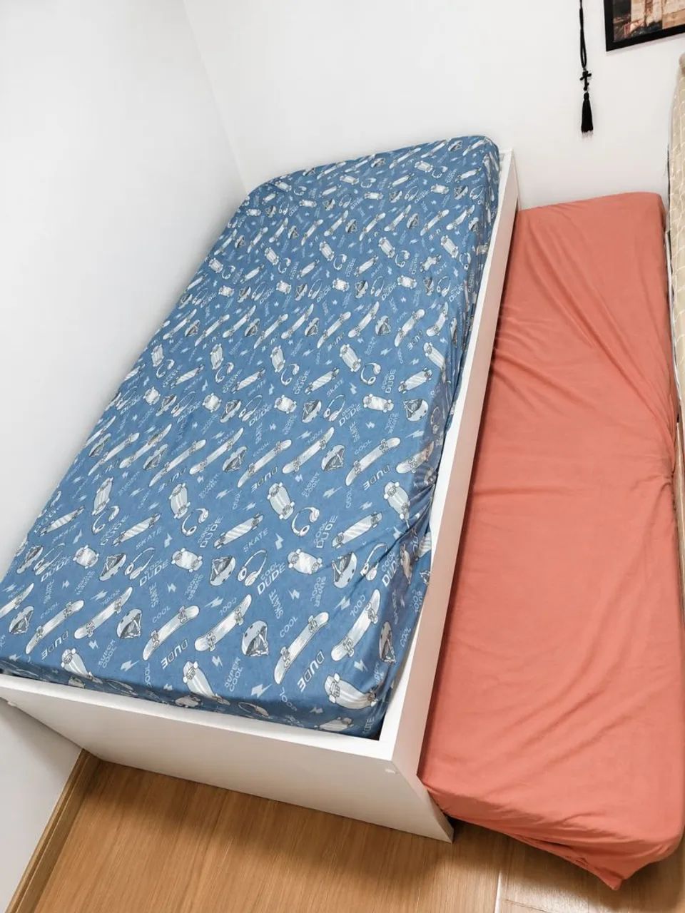 Cama de solteiro com cama auxiliar 