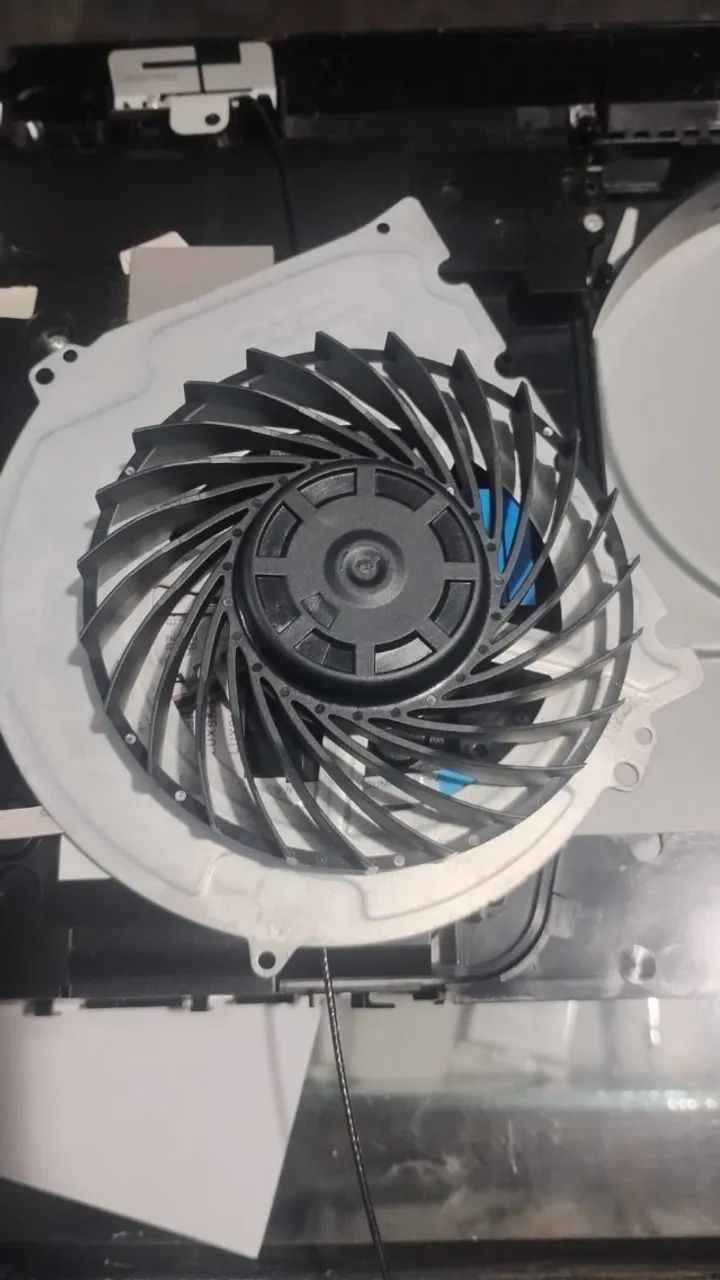 PREVENTIVA E TROCA DA PASTA TÉRMICA DO PS4 PHAT E SLIM - Foto 2