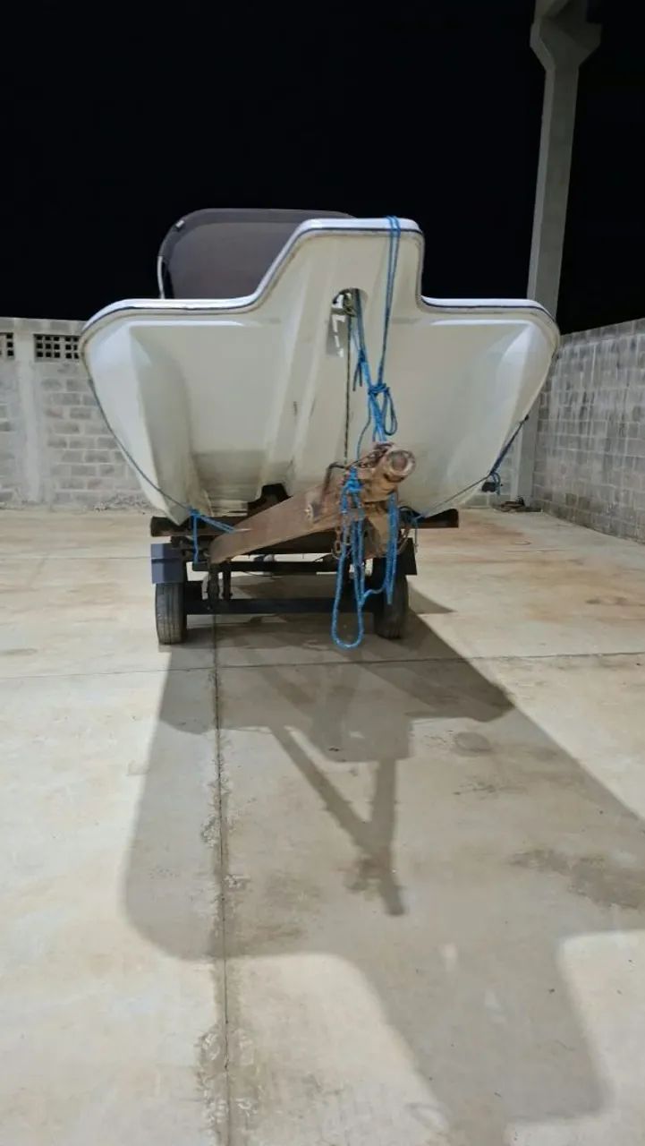 Vende-se / Troca essa Lancha