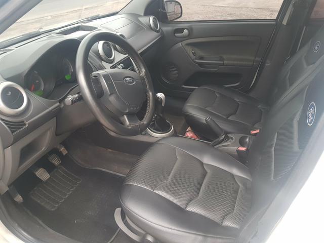 Ford Fiesta 1.6 completo com gnv - Foto 5