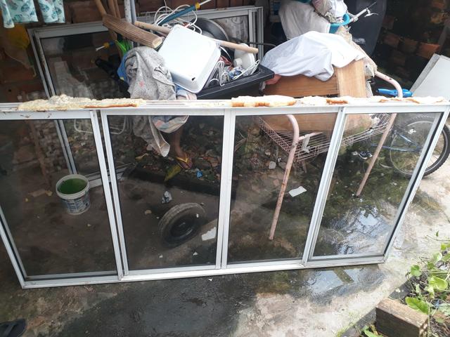 Janelas de vidro e alumínio 80,00