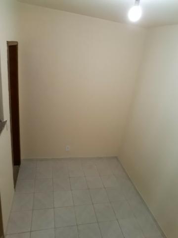Aluga Aptº 2/4 com garagem de frente na Vila da Penha - Foto 18
