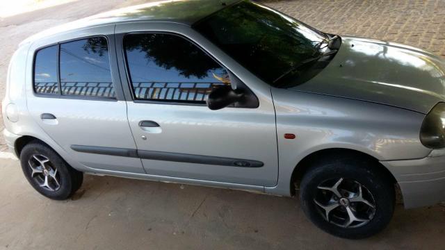 Clio - Foto 2