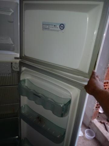 Vendo geladeira duplex Electrolux ou troco em celular - Foto 2