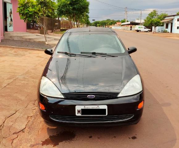 Ford Focus Sedan 2.0 16V 2003 126CV - Foto 4