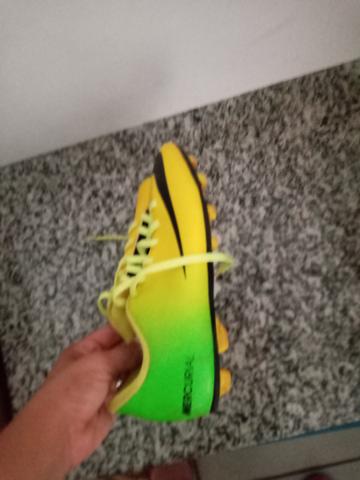 Chuteira Nike edição especial - Foto 2