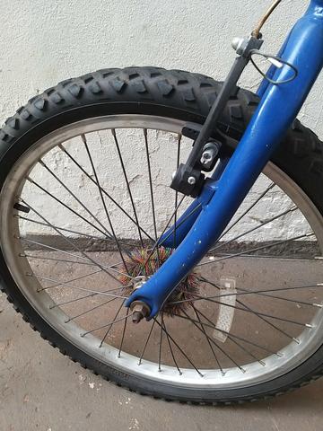 Vendo bicicleta aro 20 td funcionando wats * passo débito e crédito nao parcelo - Foto 4