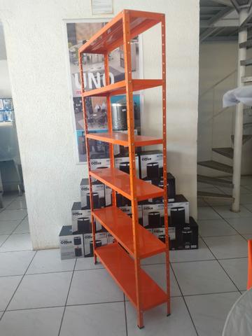 Estante de aço