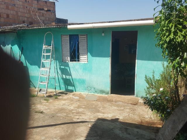 Lote de esquina com barraco de fundo no Paranoá
