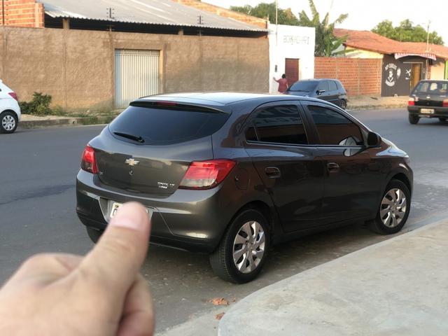 Onix LT 14/15 muito novo