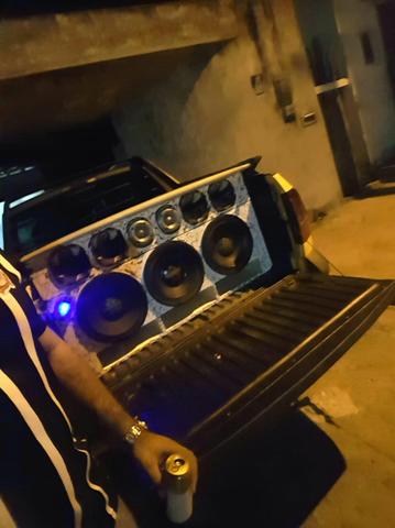 Vendo um som altomotivo, preço a combinar