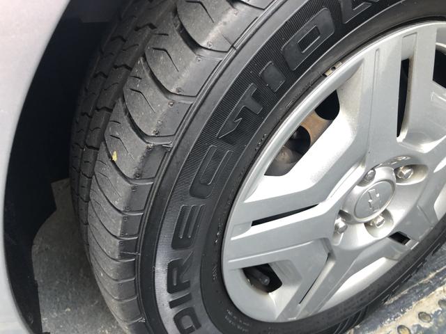 Chevrolet Onix LT 1.0 Prata 2015 - Foto 13