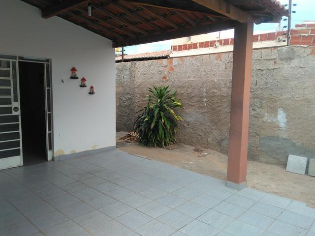 Vendo casa em rua asfaltada com excelente vizinhança - Foto 6
