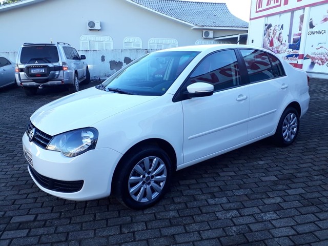 POLO SEDAN 1.6  FILÉ 