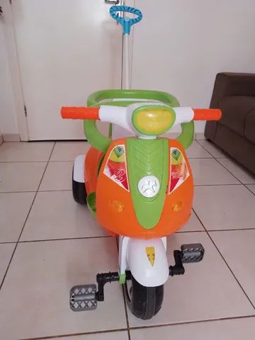 Carrinho Motoca Triciclo para 02 Crianças - Moto