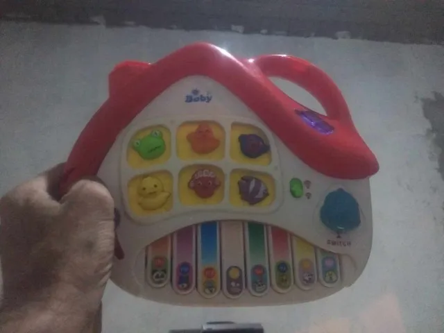 Brinquedo infantil pianinho musical fazendinha musicas sons de animais luz  e alca