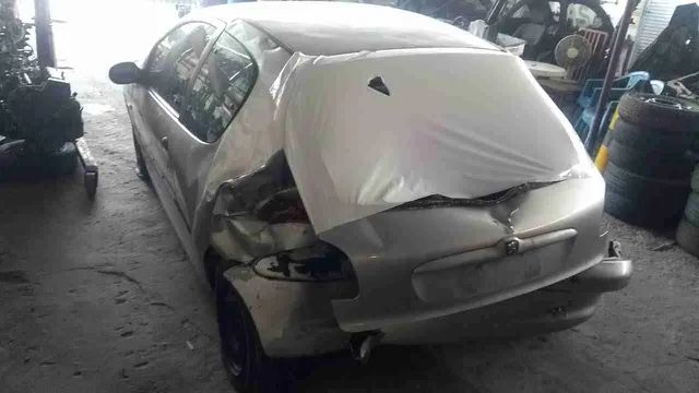 Sucata de Peugeot 206 - 1.6/8v para retirada de peças  - Foto 4