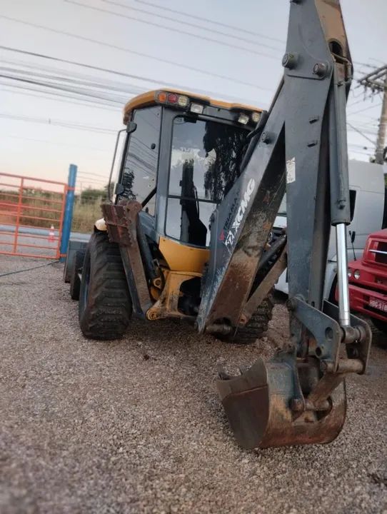 Vendo Retroescavadeira 2020 XCMG 4x4 - Foto 5