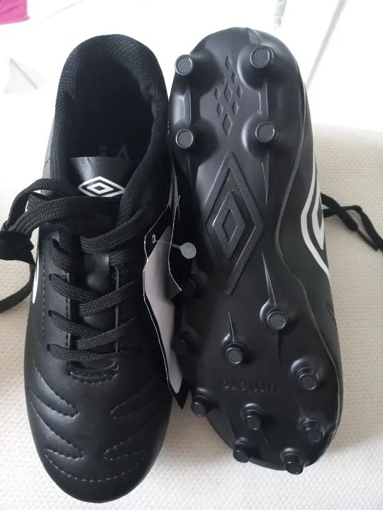Chuteiras de Futebol Umbro - Tamanho 34 - Foto 2