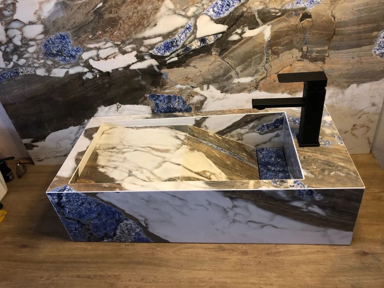 Lavatórios esculpidos em porcelanato   - Foto 6