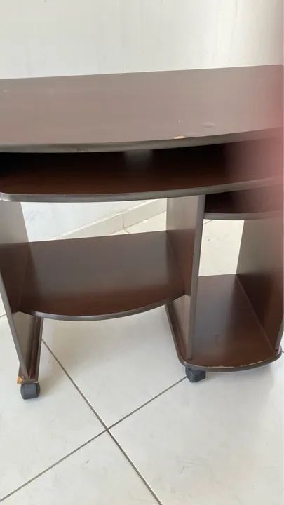 Mesa de Canto com Rodízios - ideal para escritório ou sala - Foto 4