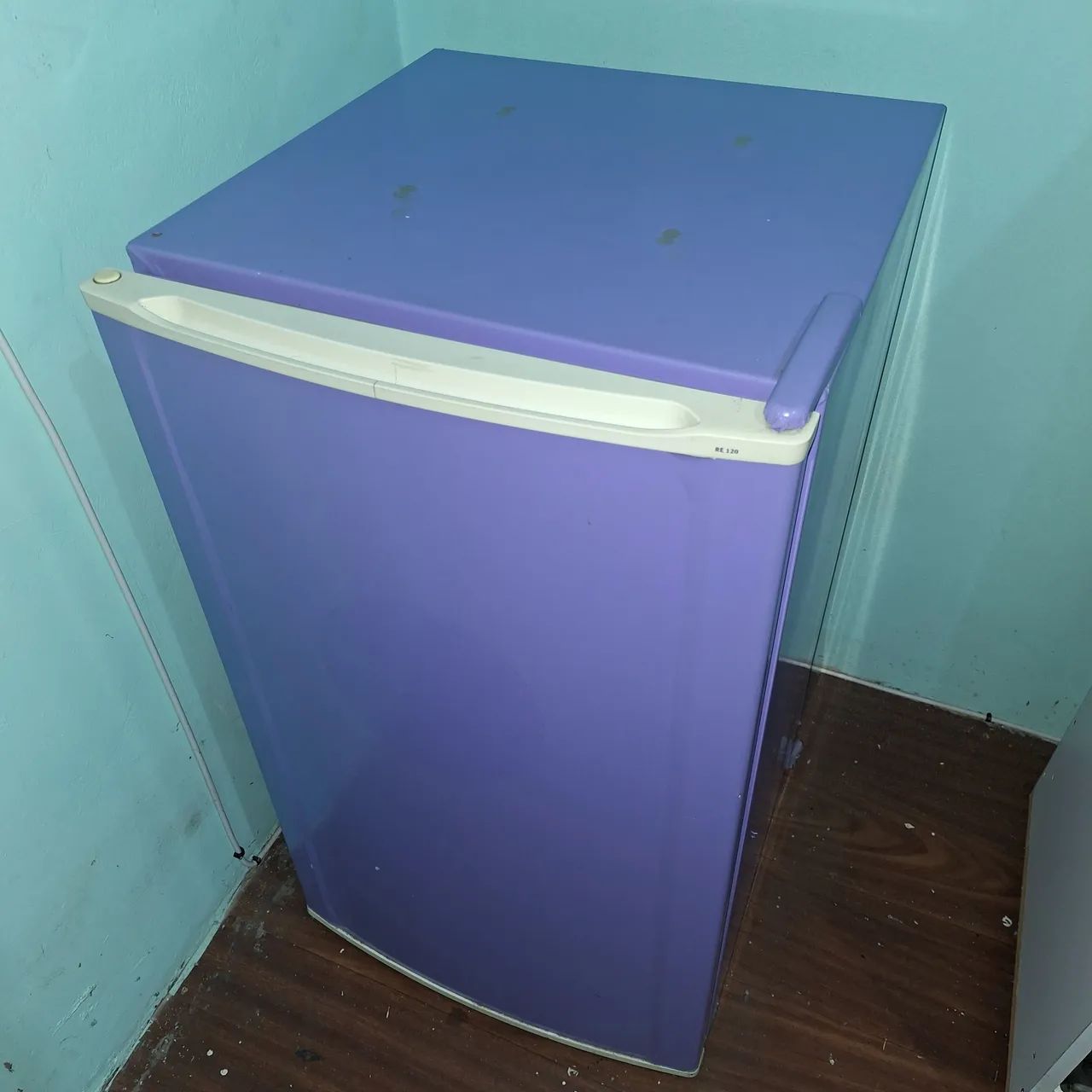 Frigobar Electrolux Re120 com 122 litros
