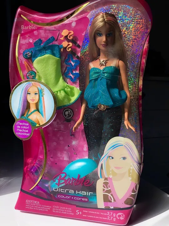 Barbie ultra hair na caixa