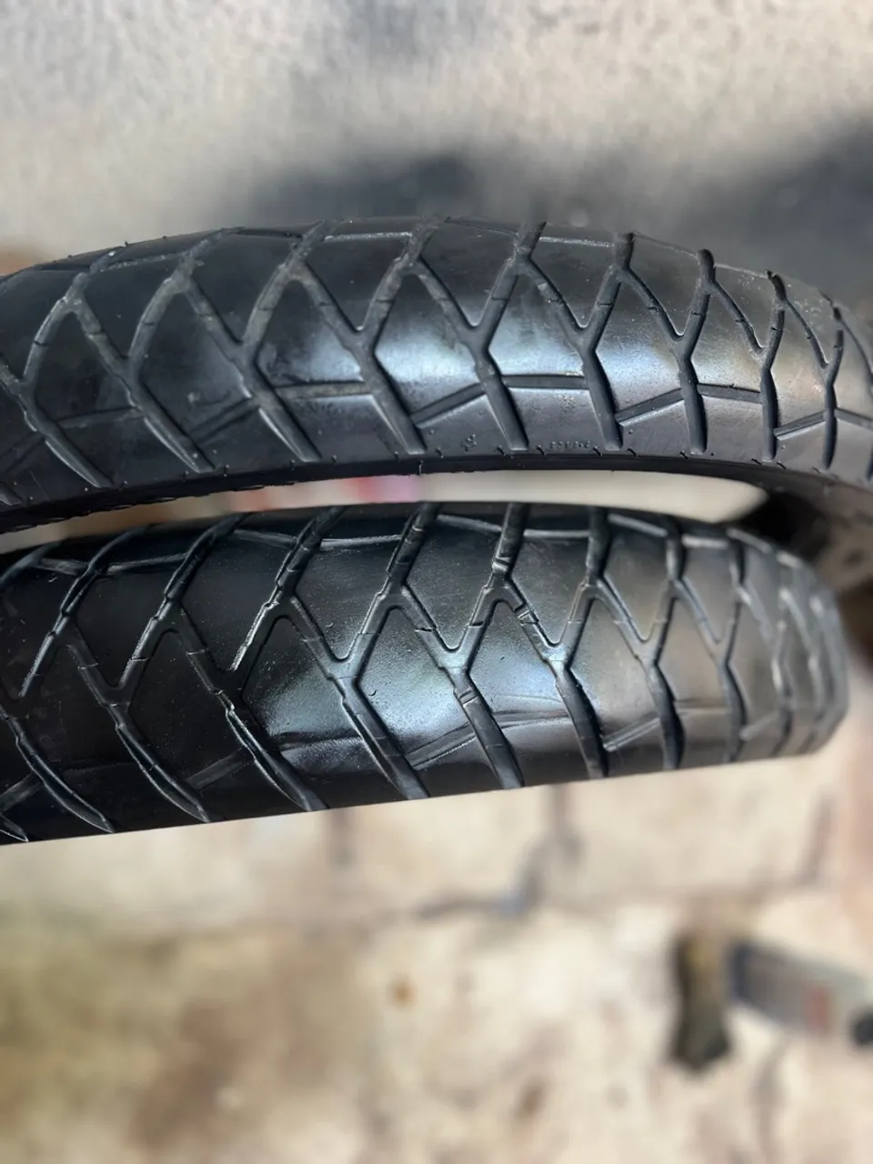 Pneu de Moto 120/80-18 -90-9021 valor 160 o par