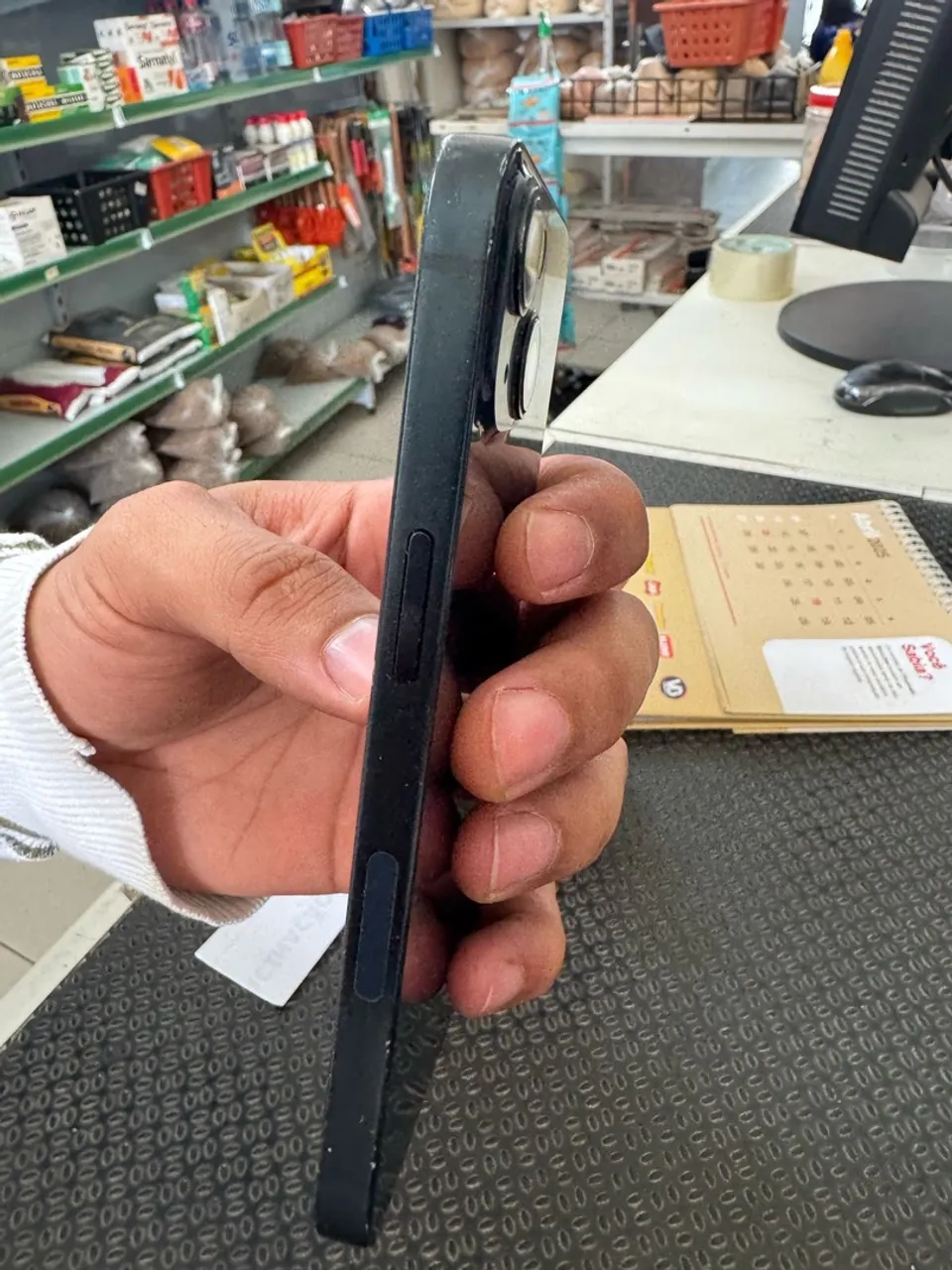 iPhone 13, único dono.