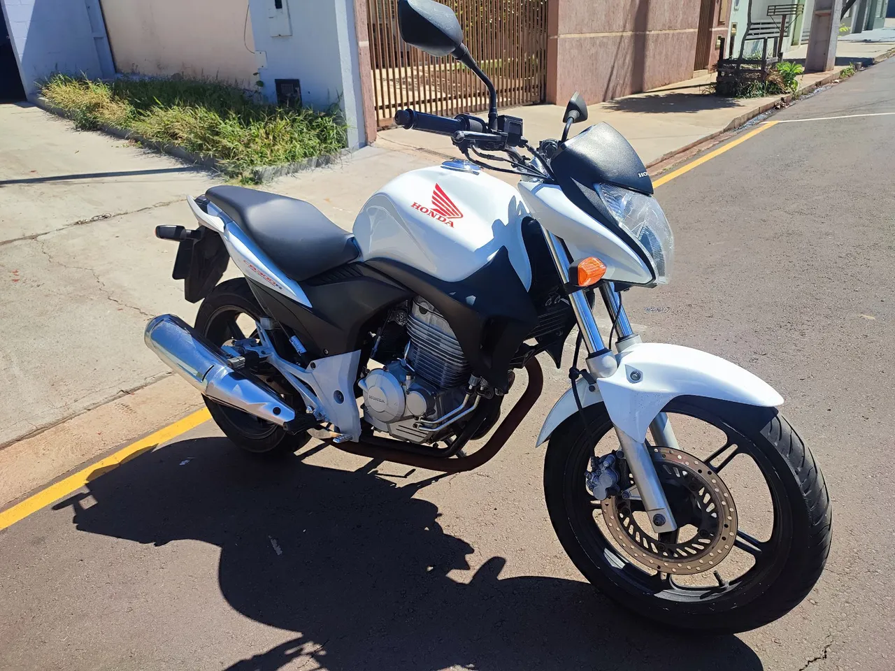 Moto CB 300
