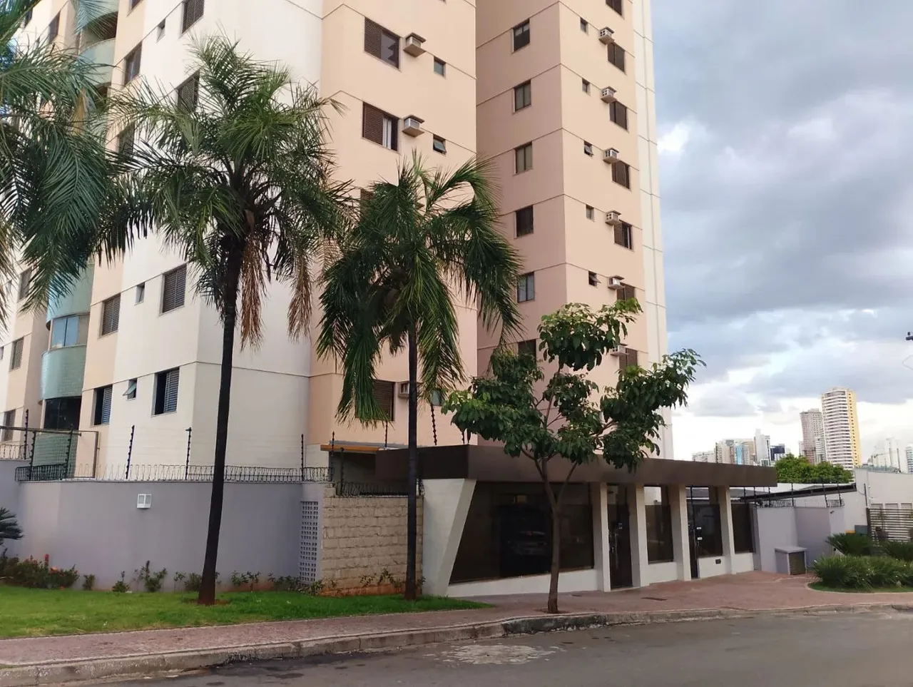 OPORTUNIDADE - JARDIM GOIAS - EM FRENTE A PUC E ESTADIO SERRA DOURADA - COM LAZER